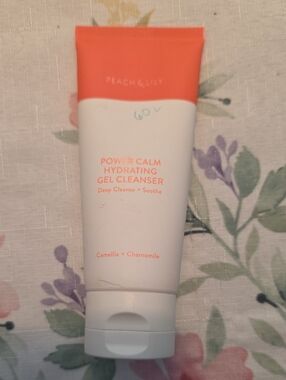 Peach & Lily Power Calm Hydrating Gel Cleanser — White & Coral